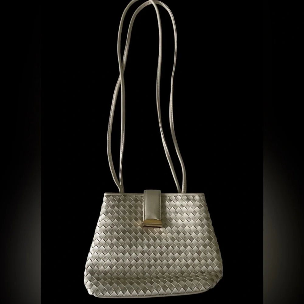 Elegant Cream Woven Shoulder Handbag - 2 Tone